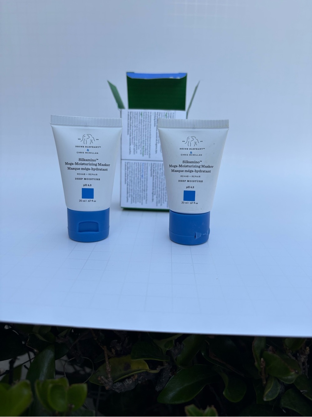 Drunk Elephant Silkamino Mega-Moisturizing Mask - White & Blue